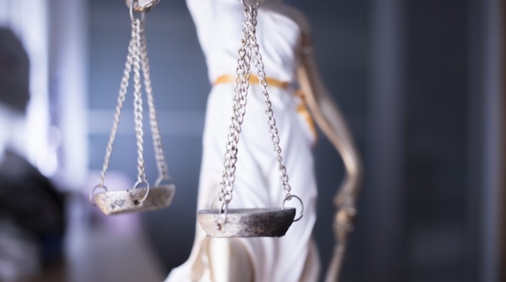 illustration-sabrina-chemakh-avocat-paris-justice-juridique-droit-travail-protection-sociale-affaires-justice-3